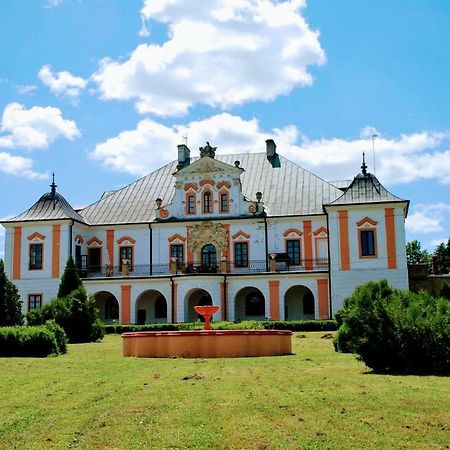 Palac W Czyzowie Szlacheckim Czyzow Szlachecki Exterior photo
