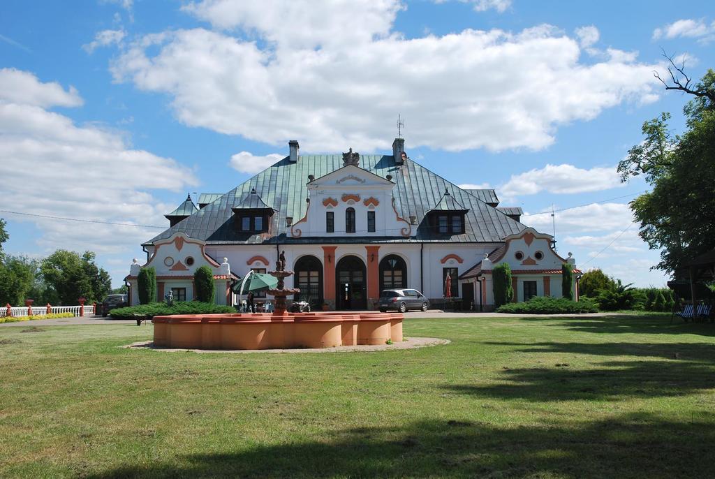 Palac W Czyzowie Szlacheckim Czyzow Szlachecki Exterior photo