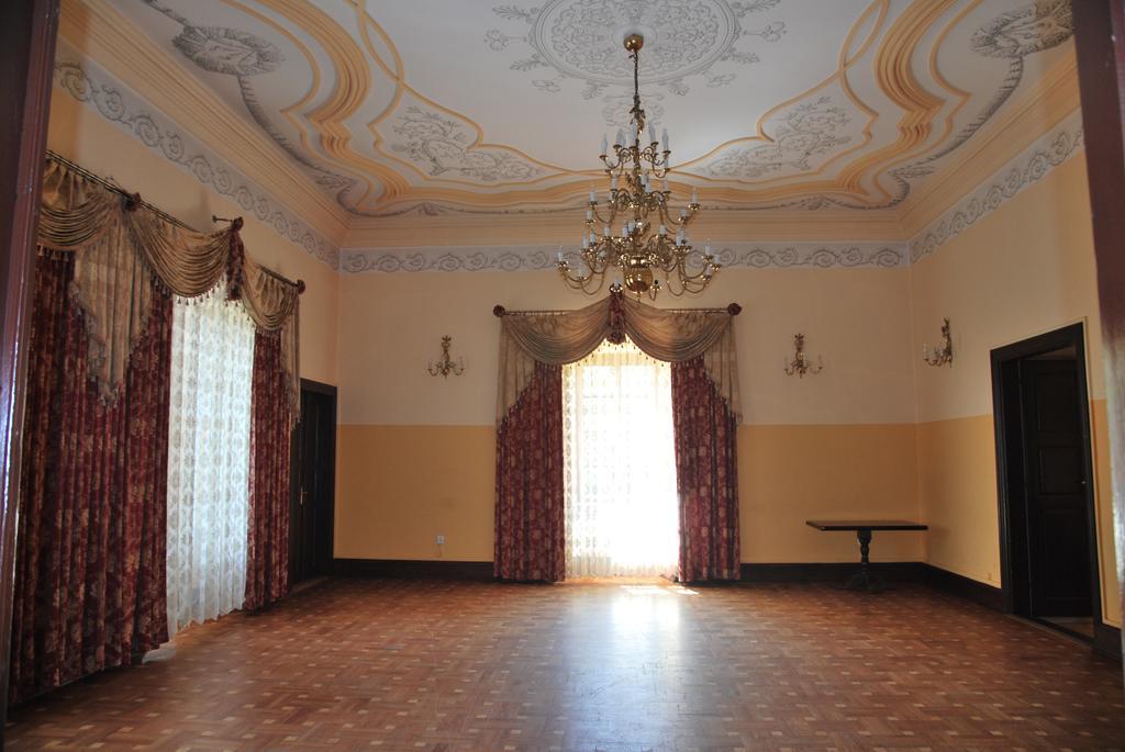 Palac W Czyzowie Szlacheckim Czyzow Szlachecki Exterior photo