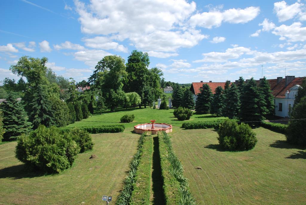 Palac W Czyzowie Szlacheckim Czyzow Szlachecki Exterior photo