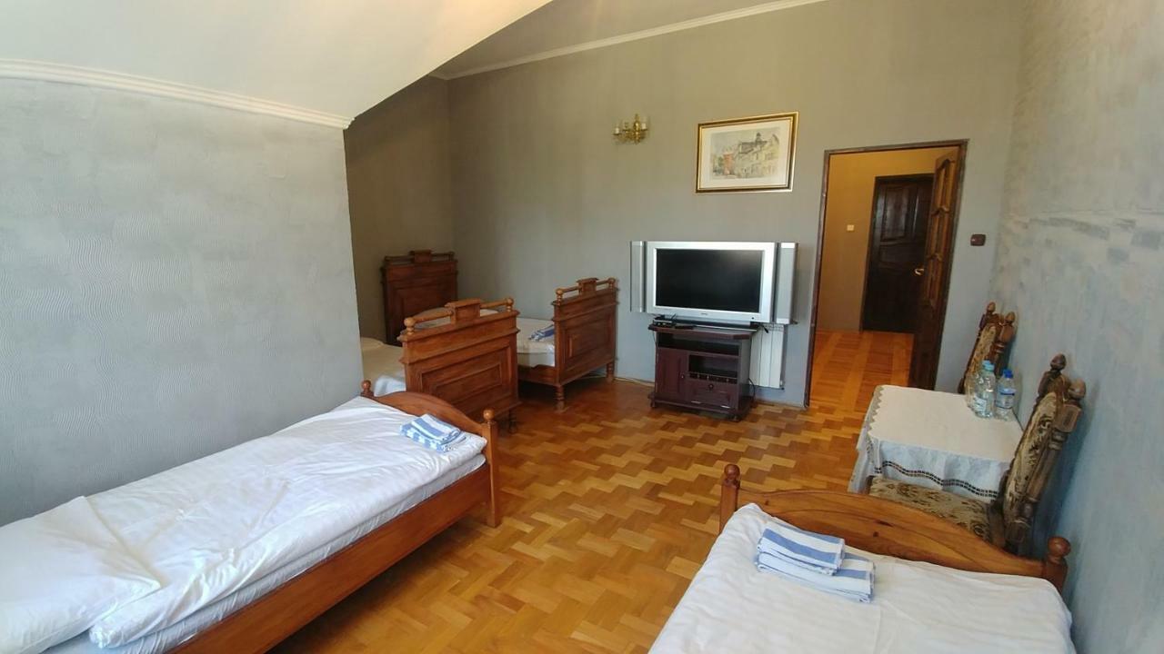 Palac W Czyzowie Szlacheckim Czyzow Szlachecki Exterior photo